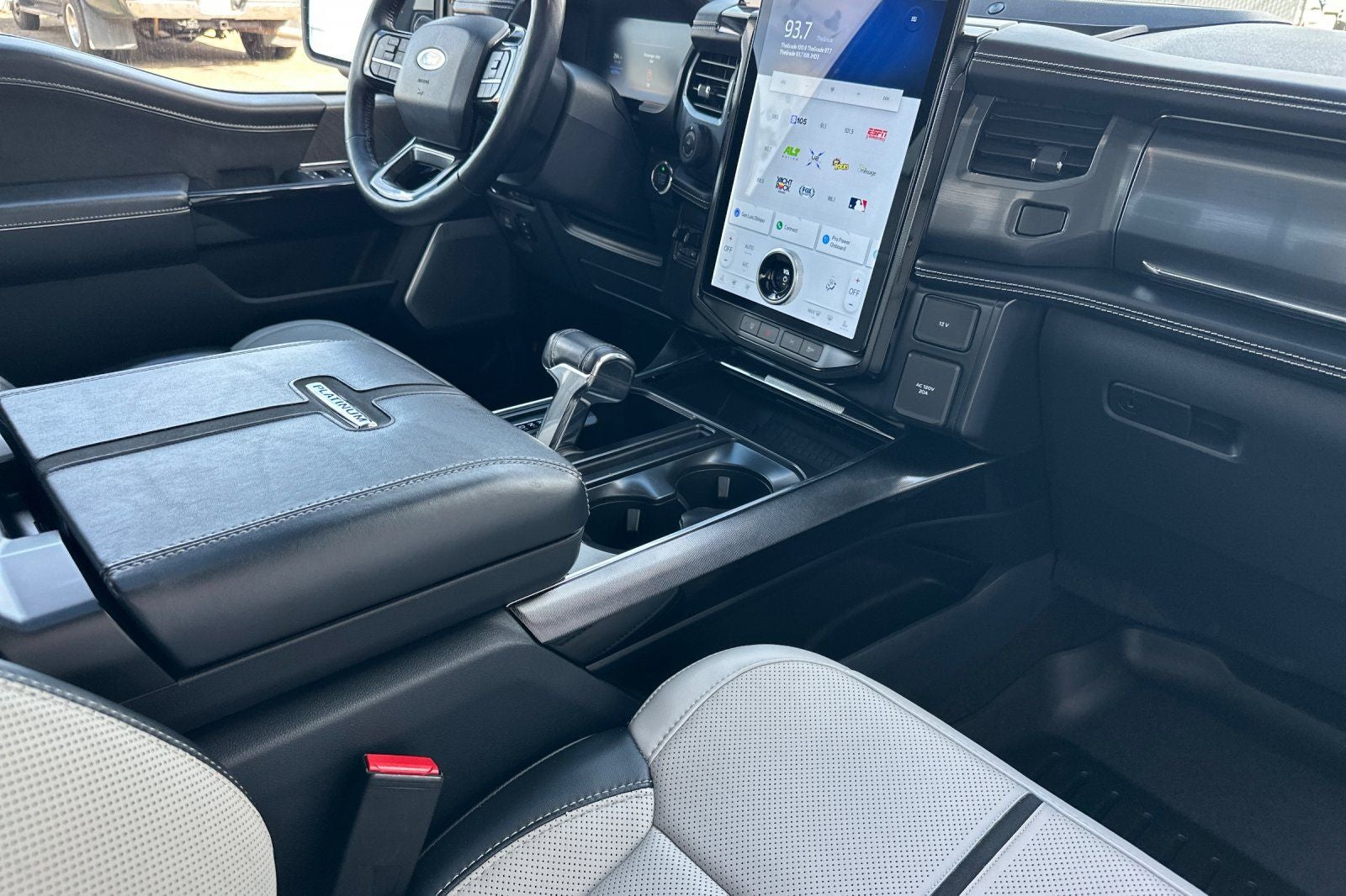 2022 Ford F-150 Lightning Platinum