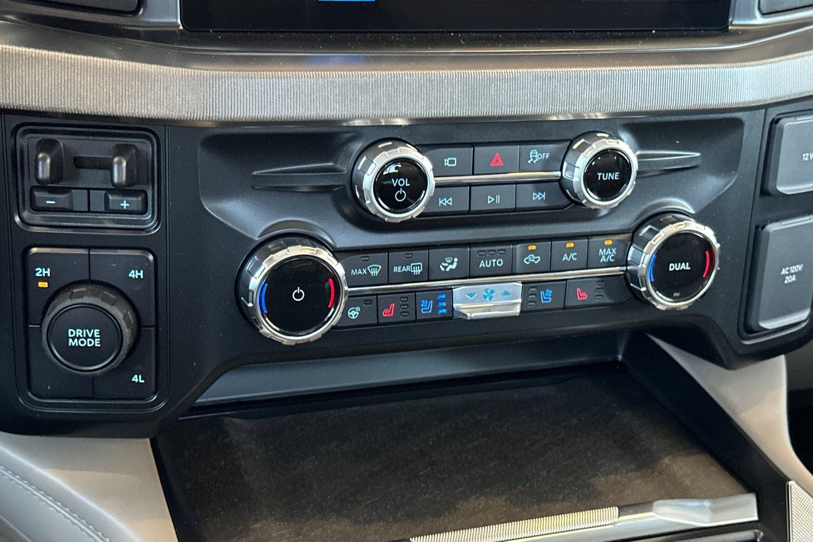 2026 Ford F-350SD Platinum DRW