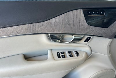 2022 Volvo XC90 Recharge Plug-In Hybrid T8 Inscription 7 Passenger