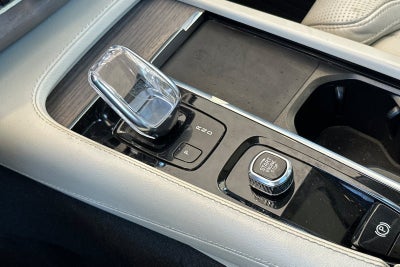 2022 Volvo XC90 Recharge Plug-In Hybrid T8 Inscription 7 Passenger