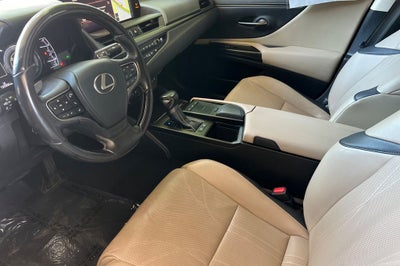 2019 Lexus ES 300h Luxury