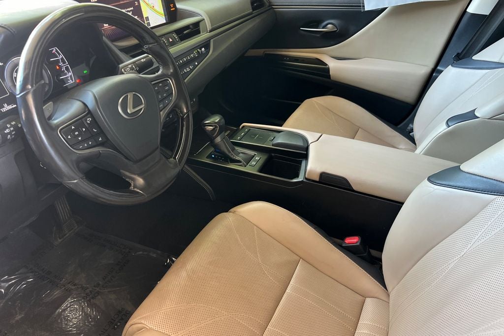 2019 Lexus ES 300h Luxury