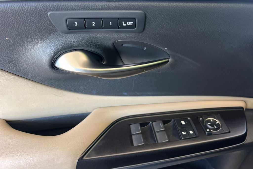 2019 Lexus ES 300h Luxury