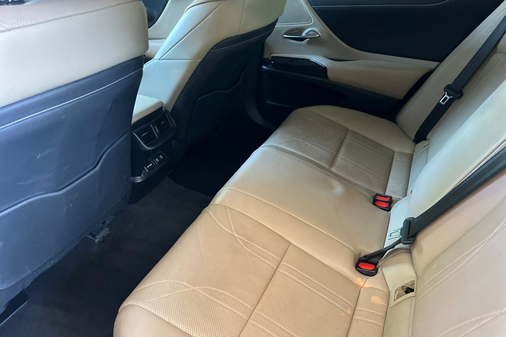 2019 Lexus ES 300h Luxury