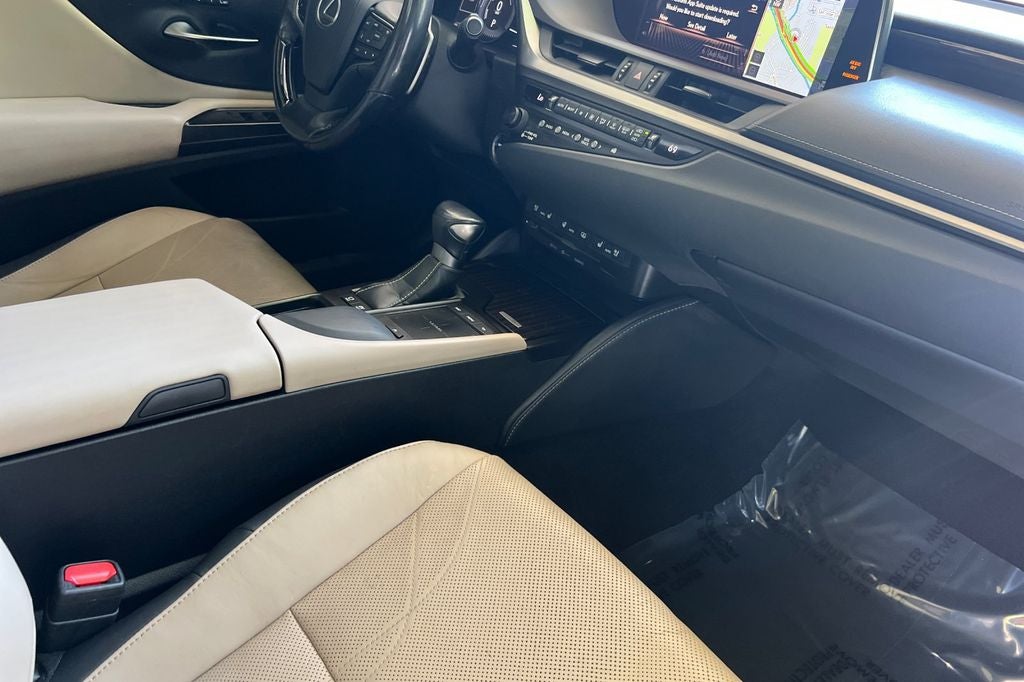 2019 Lexus ES 300h Luxury