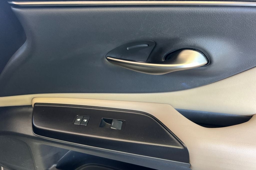 2019 Lexus ES 300h Luxury
