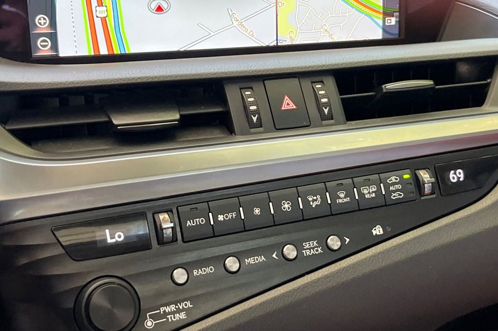 2019 Lexus ES 300h Luxury