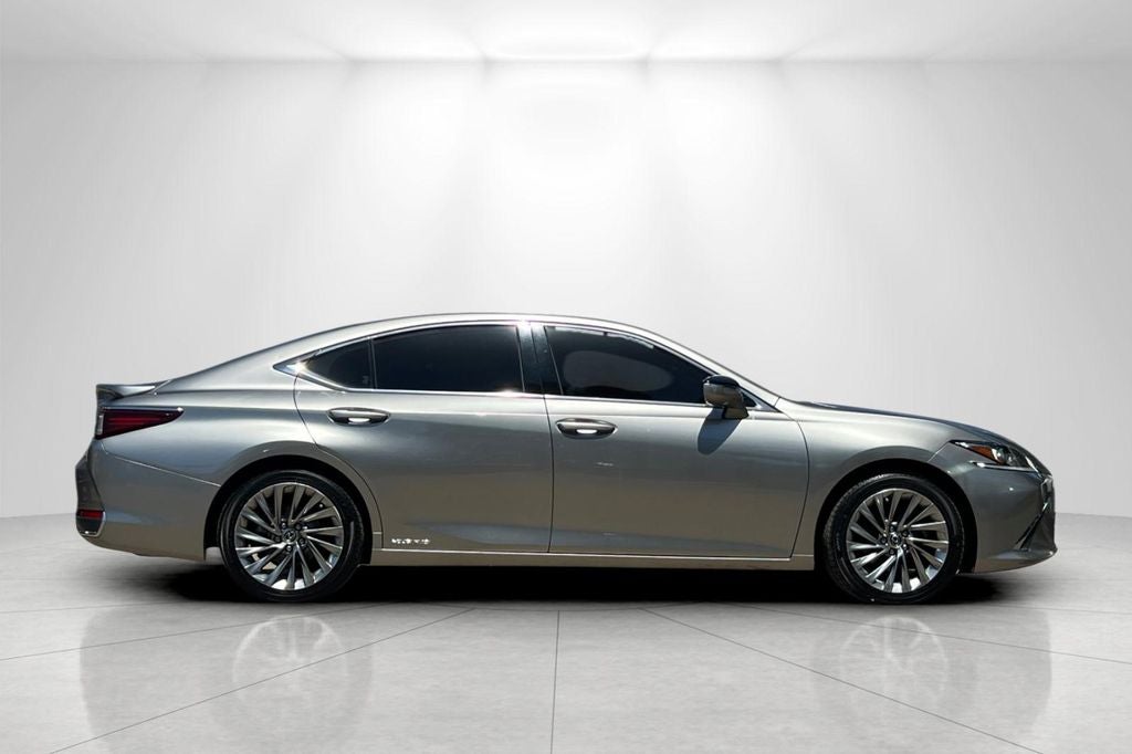 2019 Lexus ES 300h Luxury