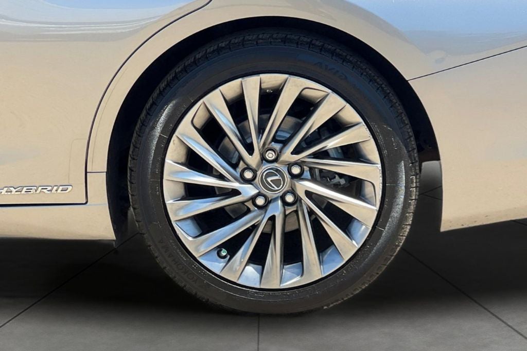 2019 Lexus ES 300h Luxury
