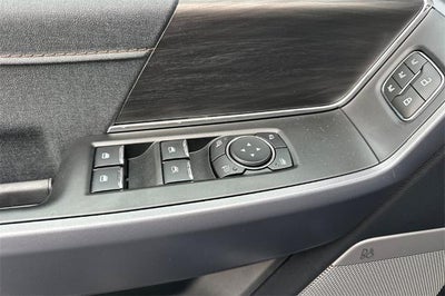 2025 Ford F-150 Lightning Lariat®