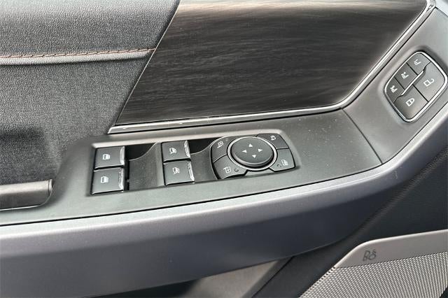 2025 Ford F-150 Lightning Lariat®